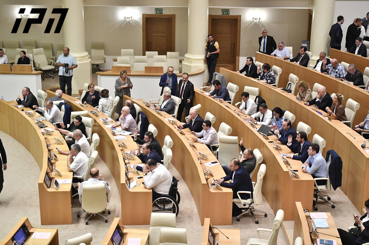 მსჯავრდებულისთვის საზღვარგარეთ გამგზავრების ნებართვის გაცემის, მისი ვადის გაგრძელებისა და ნებართვის მოქმედების შეწყვეტის კრიტერიუმები კანონით განისაზღვრება